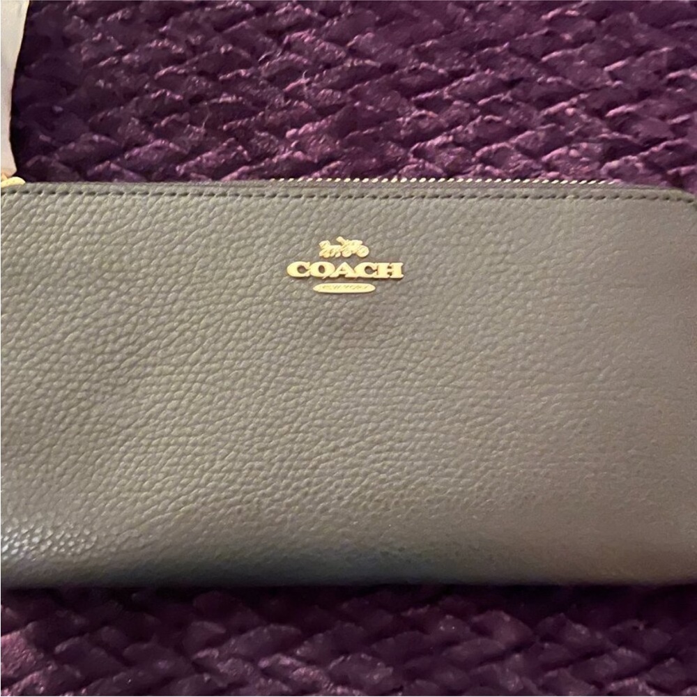 Coach Pebbled Zip Wallet in Black with Gold Hardware - Picture 3 of 4